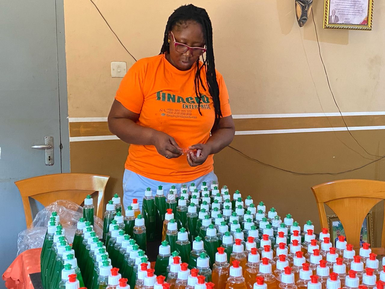 Tinaglo enterprise. Ghanaian entrepreneur. Soapmaker